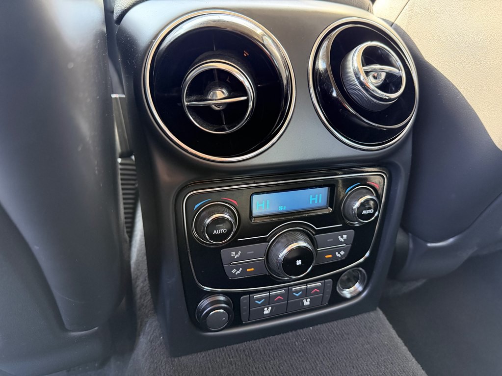 2016 Jaguar XJ Image 64