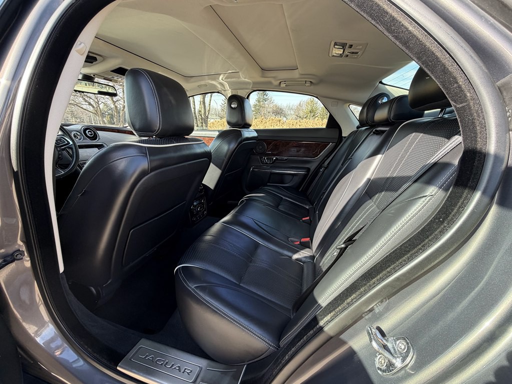 2016 Jaguar XJ Image 67