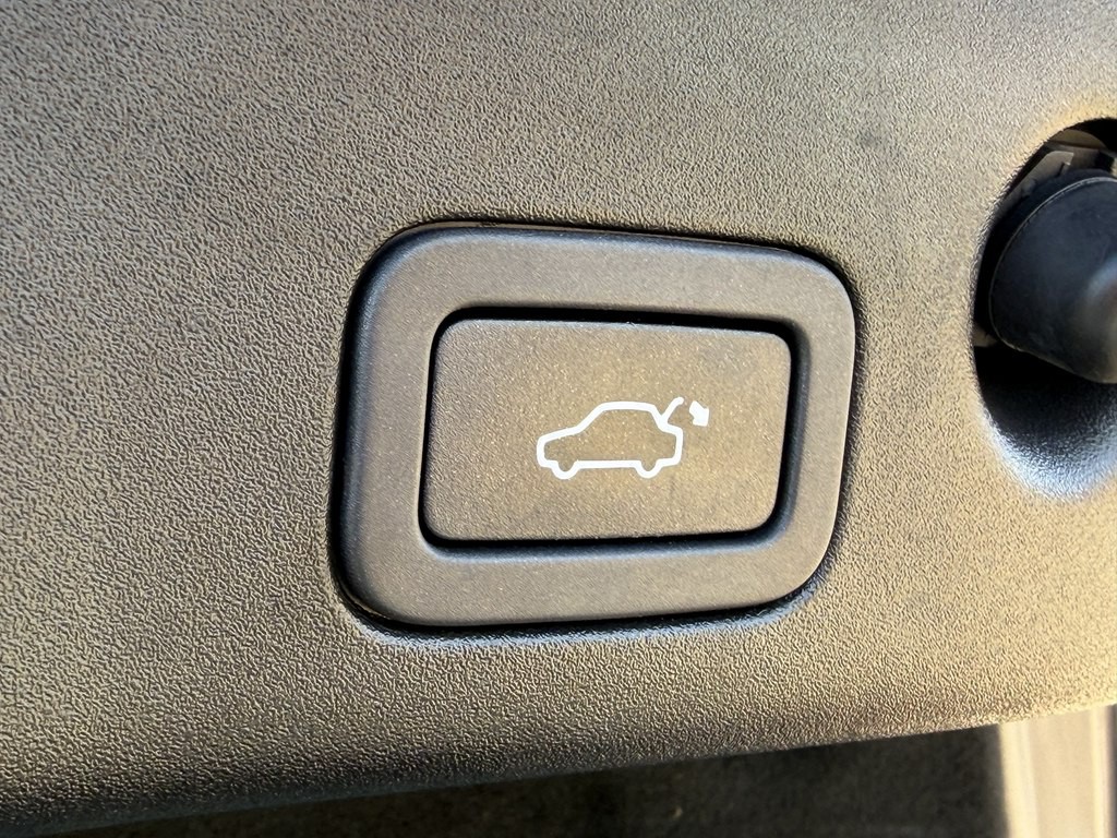 2016 Jaguar XJ Image 70