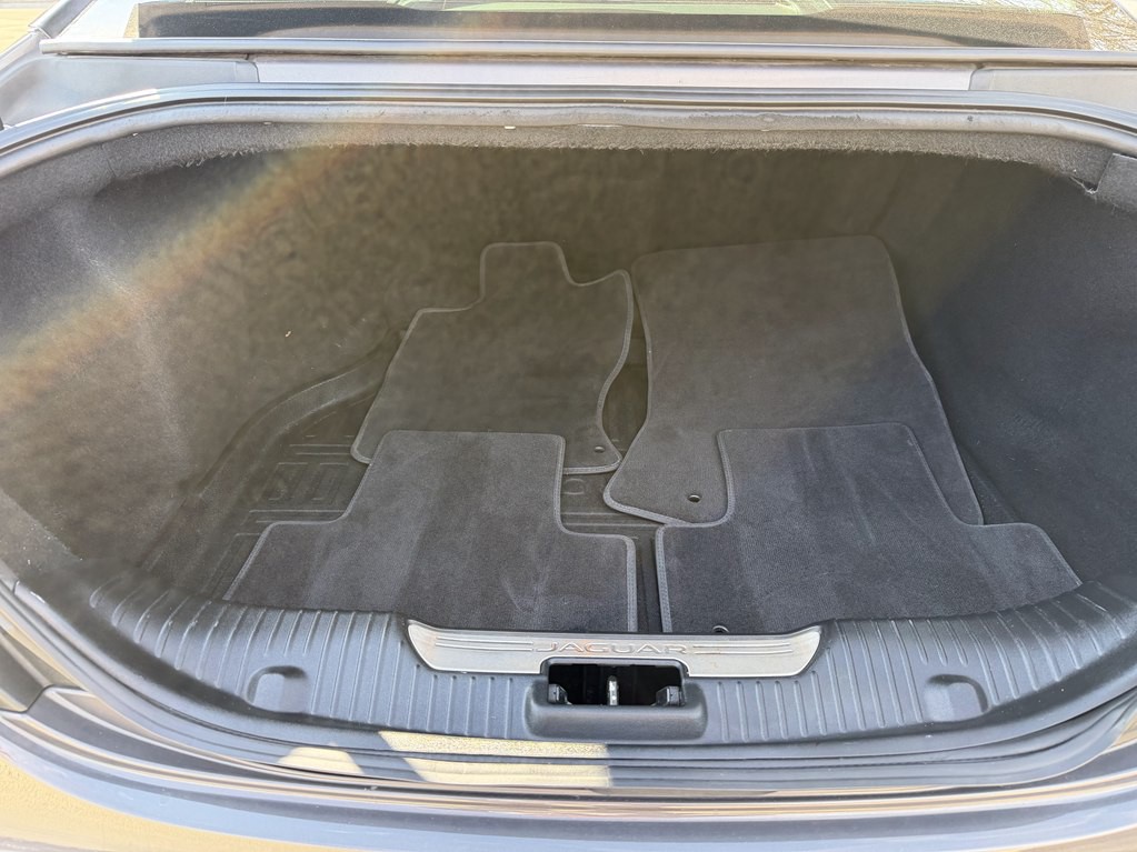 2016 Jaguar XJ Image 71