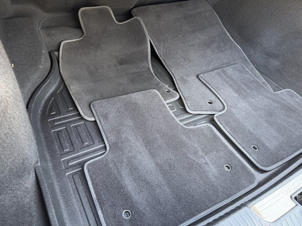 2016 Jaguar XJ Image 72