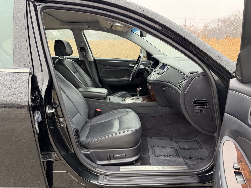2009 Hyundai Genesis Image 21