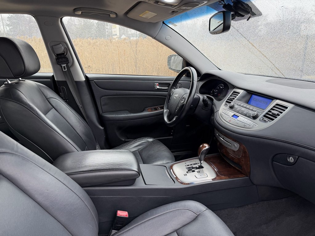2009 Hyundai Genesis Image 22
