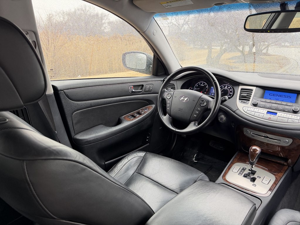2009 Hyundai Genesis Image 23