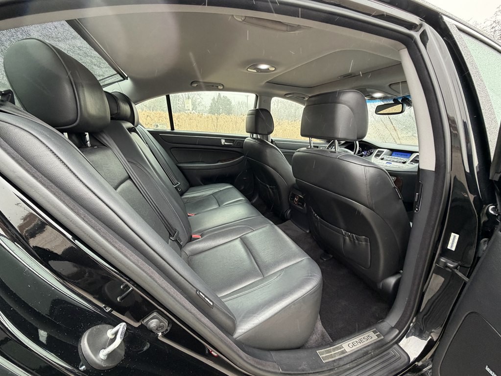 2009 Hyundai Genesis Image 25
