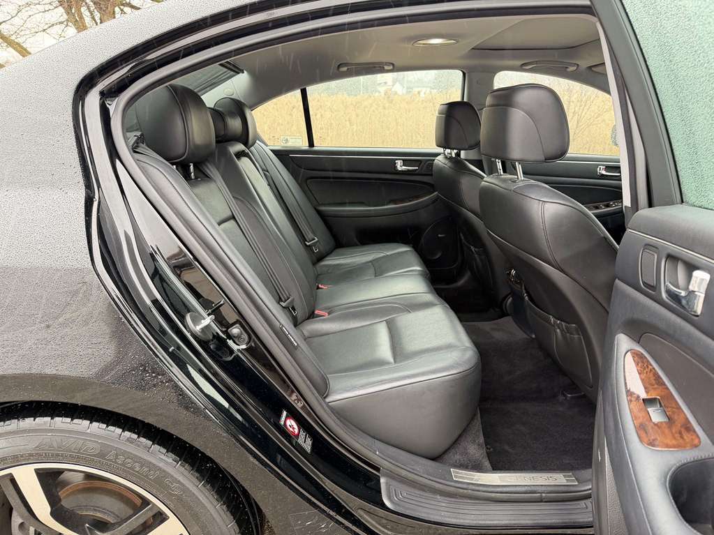 2009 Hyundai Genesis Image 26