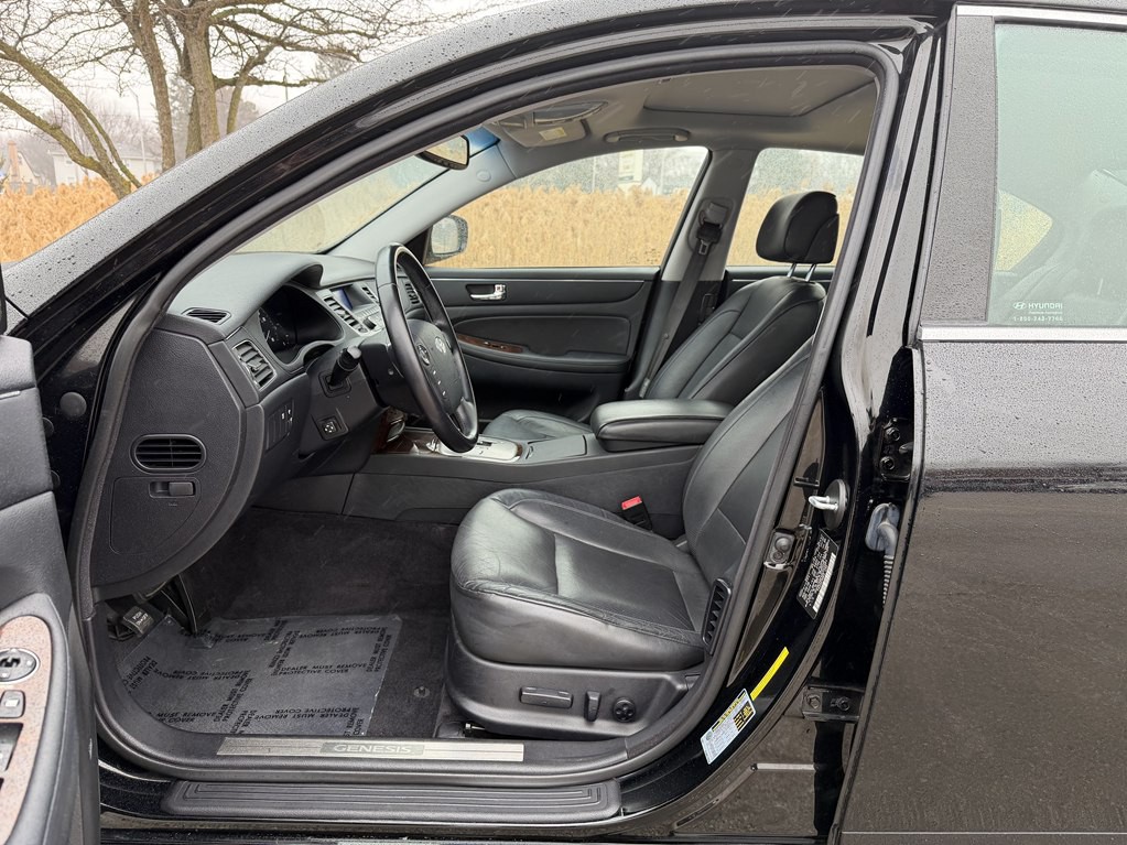 2009 Hyundai Genesis Image 39