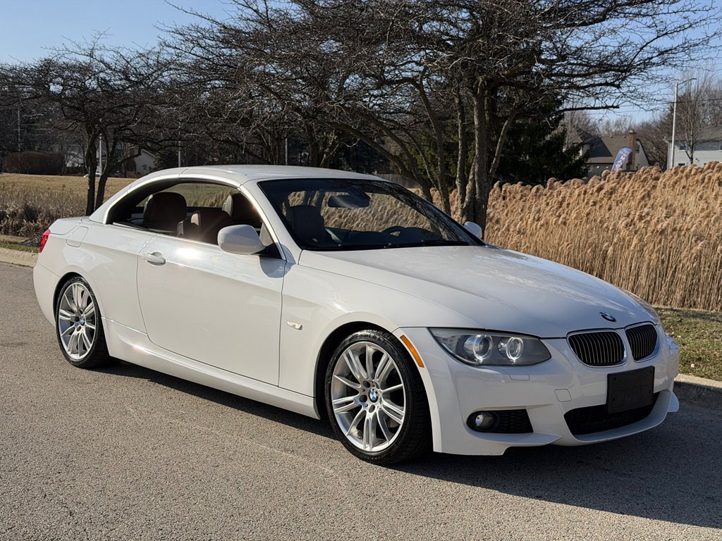 2011 BMW 3 Series Image 3