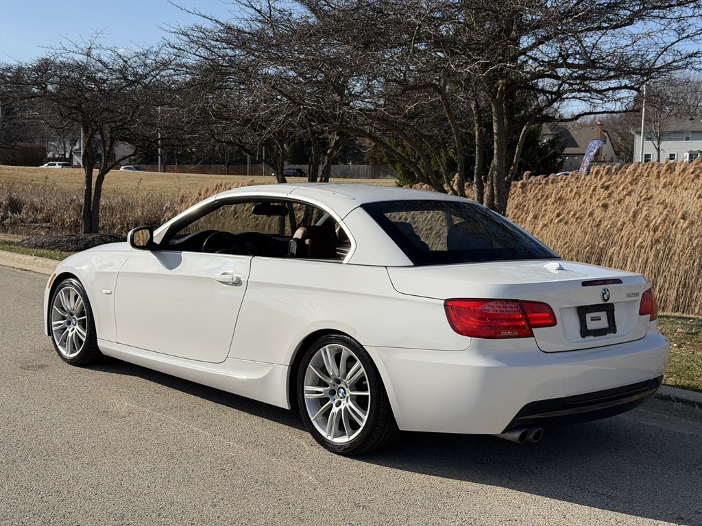 2011 BMW 3 Series Image 4