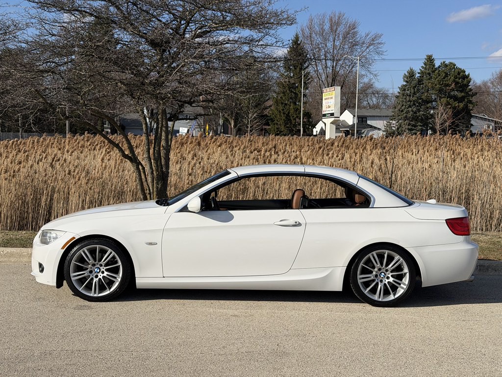 2011 BMW 3 Series Image 6