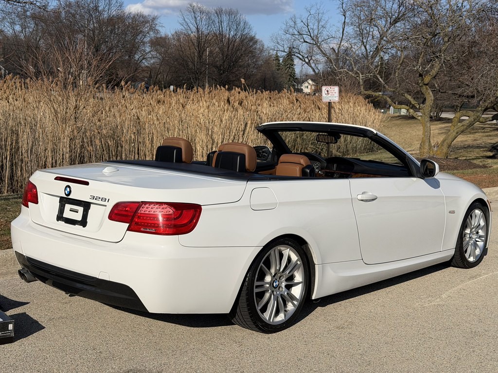 2011 BMW 3 Series Image 10