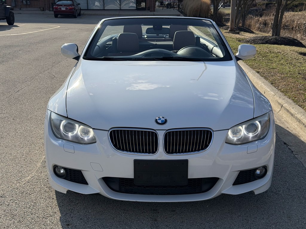 2011 BMW 3 Series Image 11