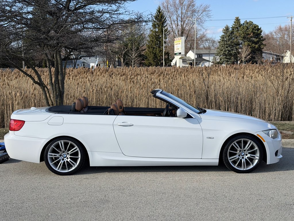 2011 BMW 3 Series Image 12