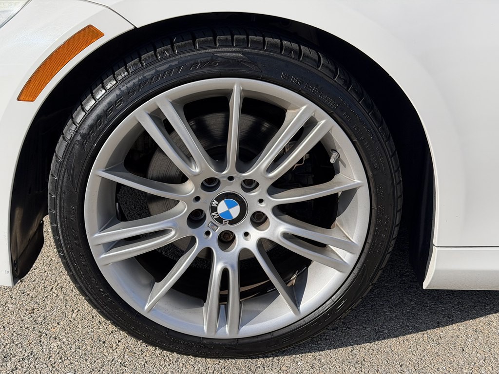 2011 BMW 3 Series Image 14