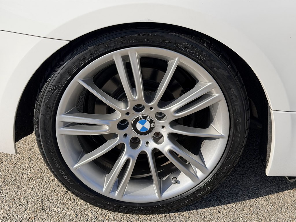 2011 BMW 3 Series Image 18