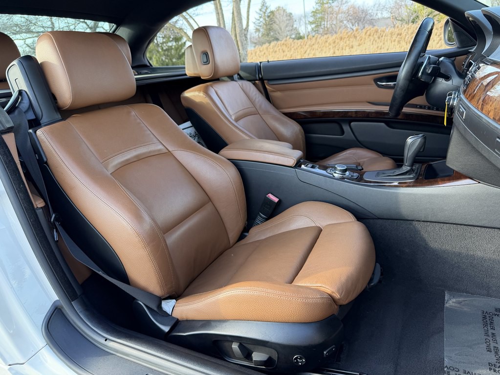 2011 BMW 3 Series Image 21