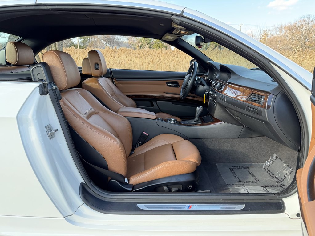 2011 BMW 3 Series Image 22