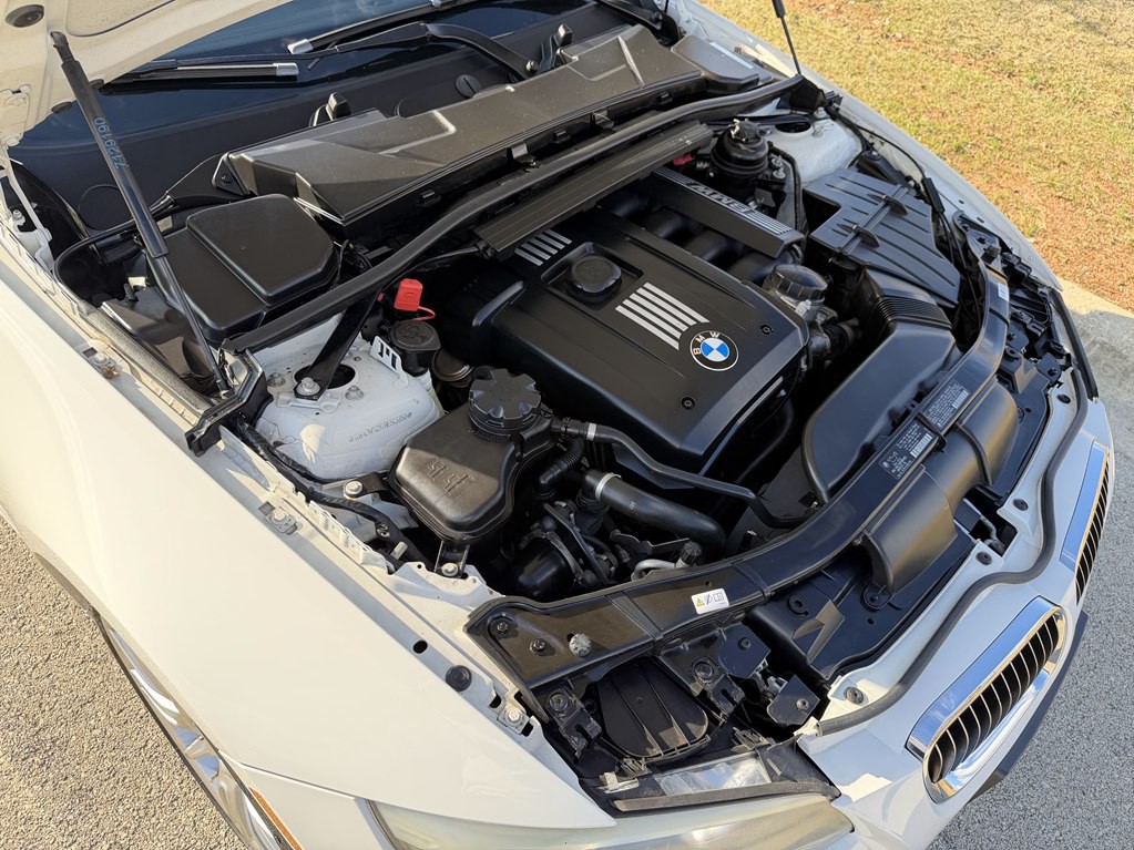 2011 BMW 3 Series Image 26