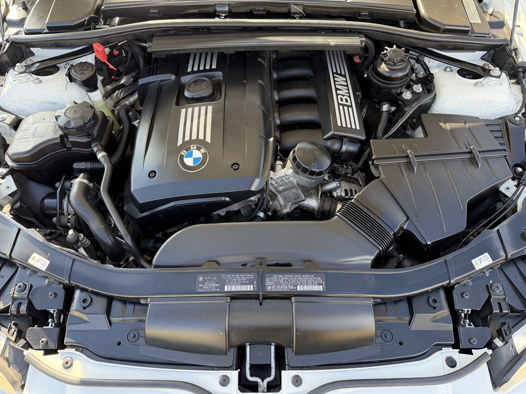 2011 BMW 3 Series Image 27