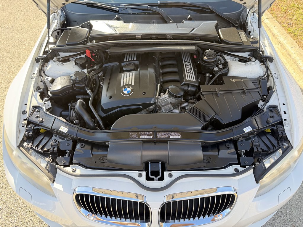 2011 BMW 3 Series Image 28