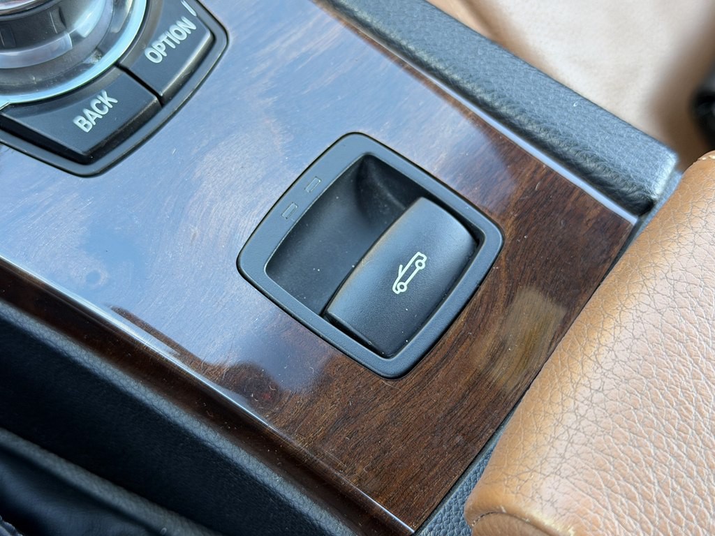 2011 BMW 3 Series Image 29