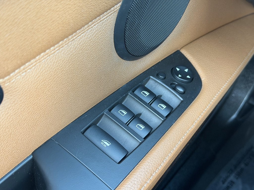 2011 BMW 3 Series Image 32