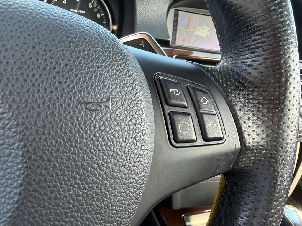 2011 BMW 3 Series Image 35