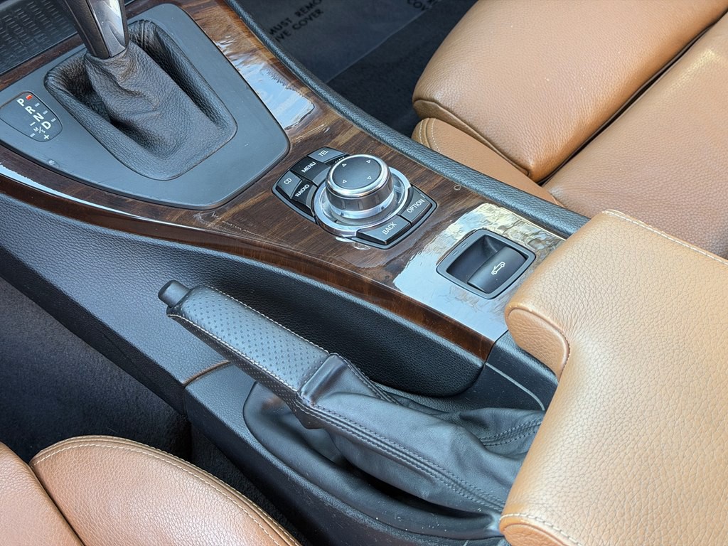 2011 BMW 3 Series Image 43