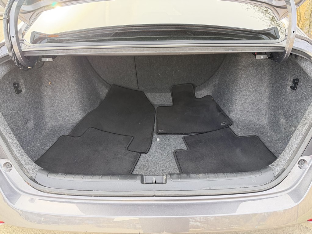 2018 Honda Accord Image 48