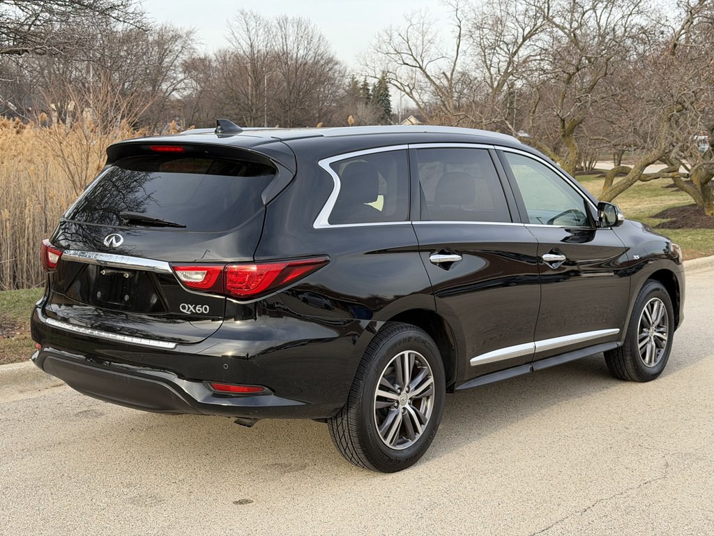 2017 INFINITI QX60 Image 2
