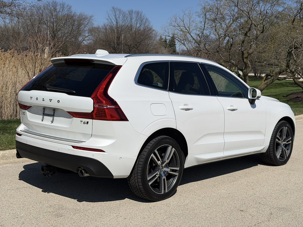 2018 Volvo XC60 Image 2