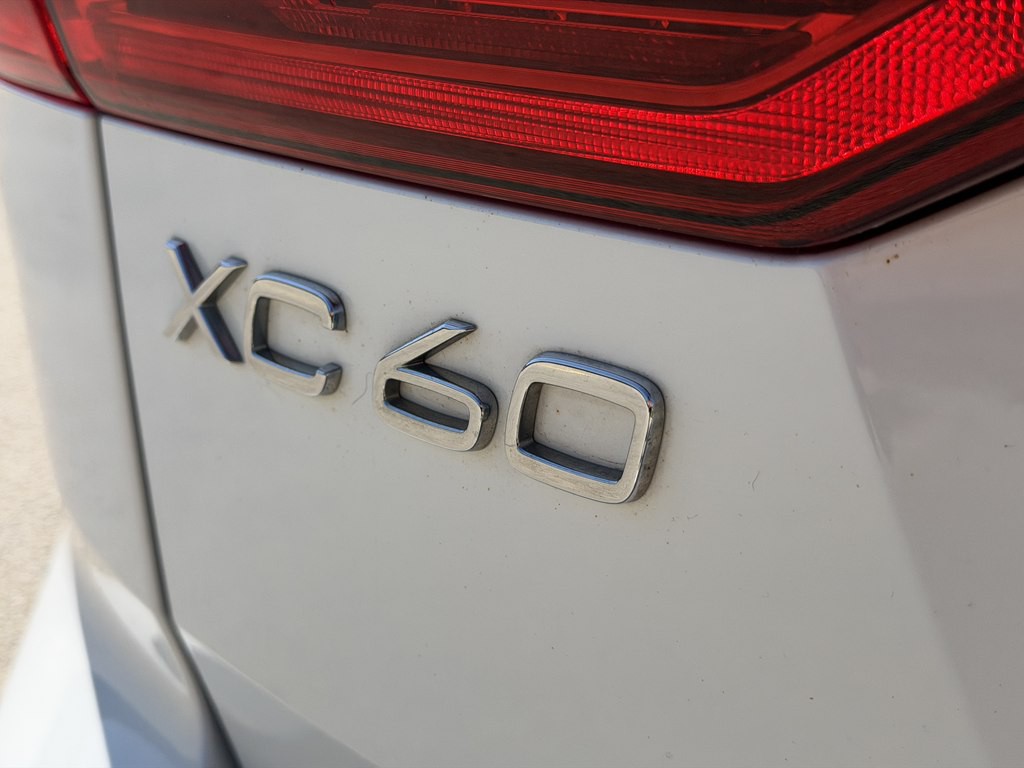 2018 Volvo XC60 Image 9