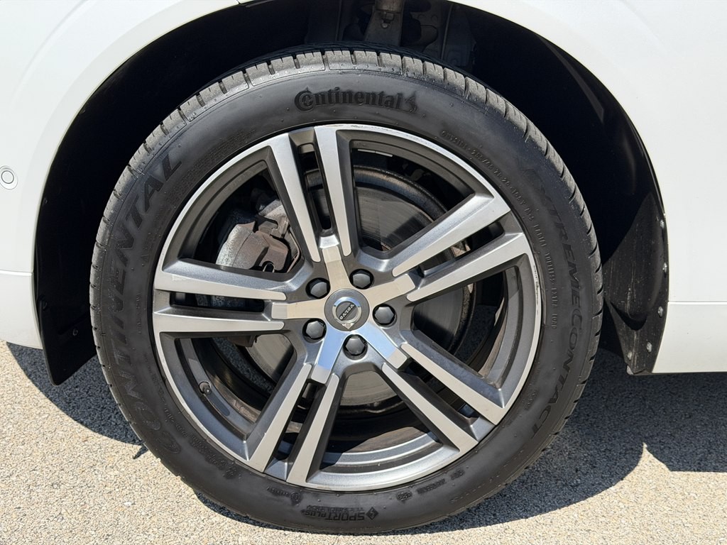 2018 Volvo XC60 Image 16