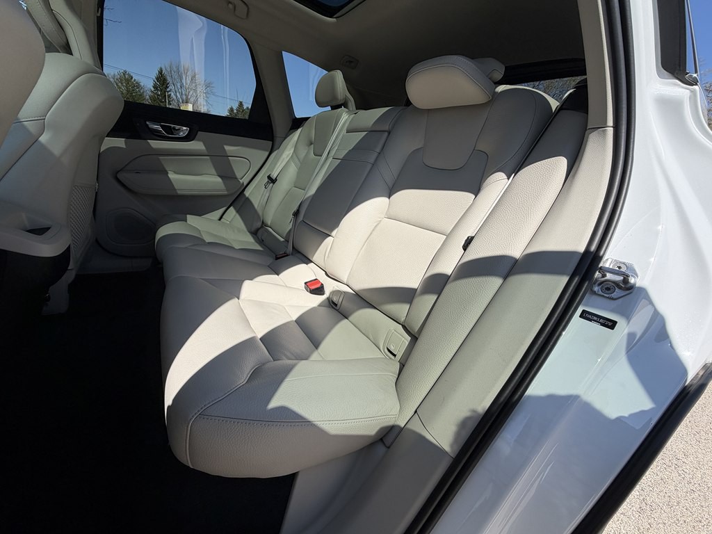 2018 Volvo XC60 Image 25