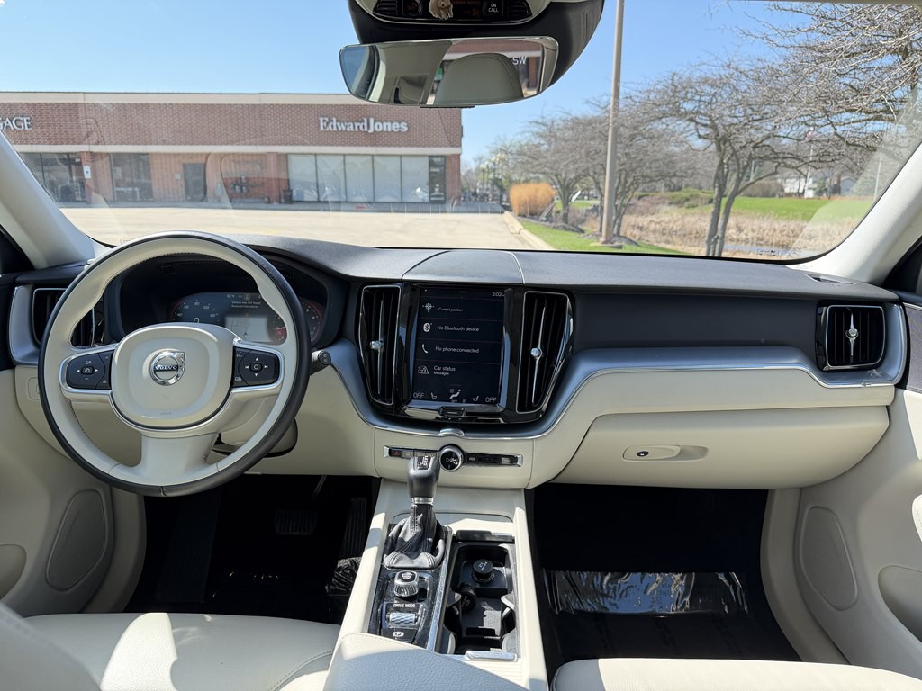 2018 Volvo XC60 Image 26