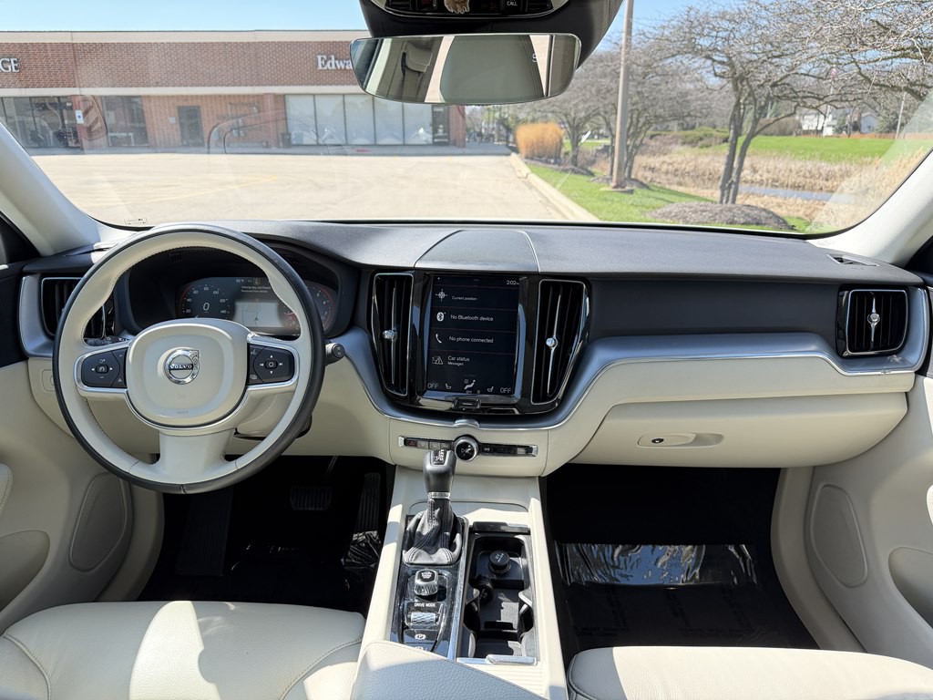 2018 Volvo XC60 Image 28