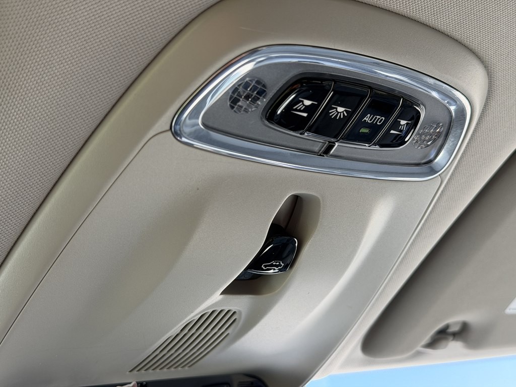 2018 Volvo XC60 Image 32