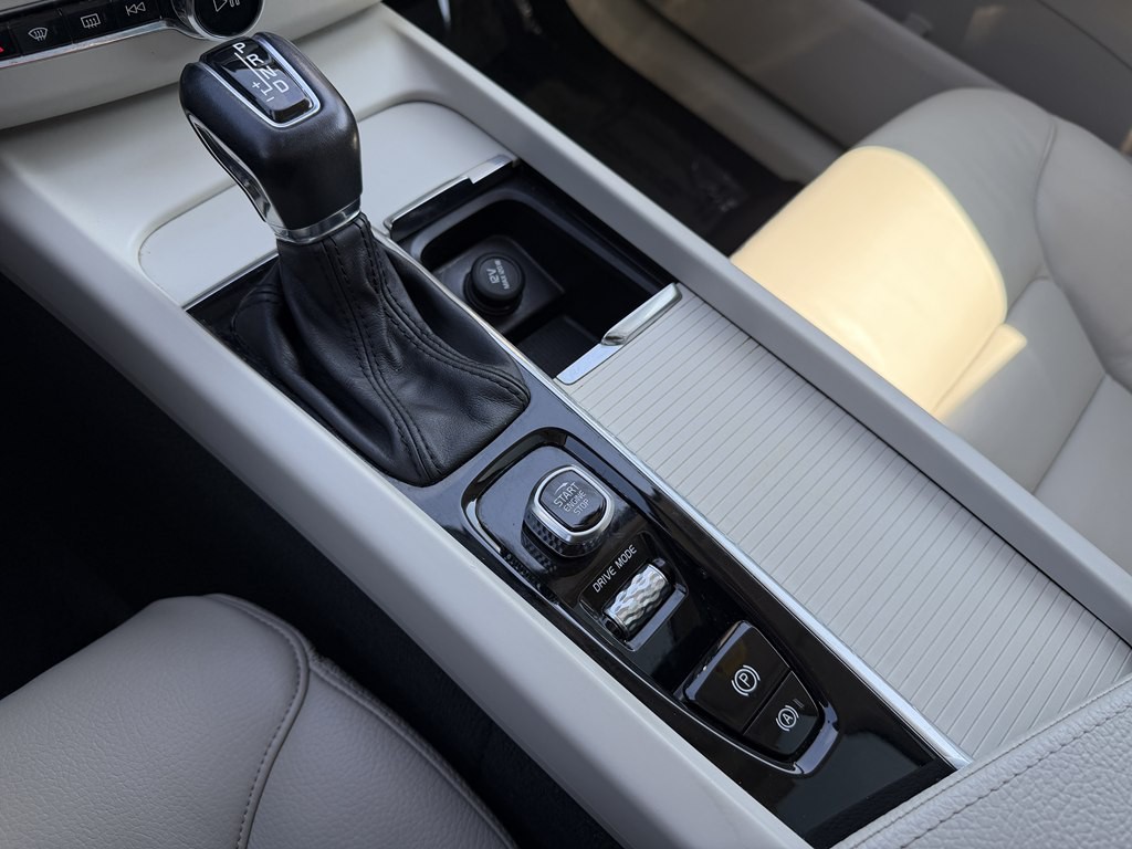 2018 Volvo XC60 Image 33