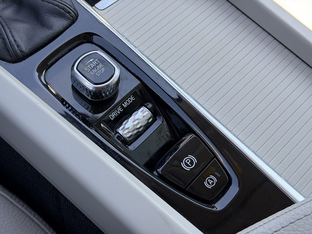 2018 Volvo XC60 Image 34