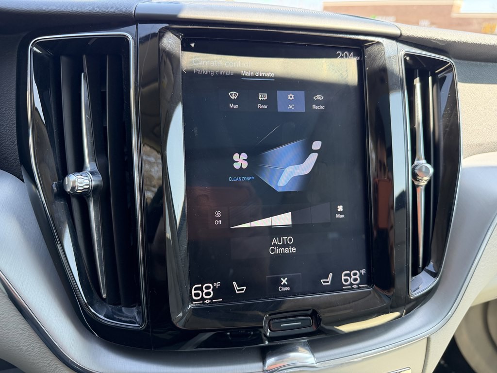 2018 Volvo XC60 Image 37