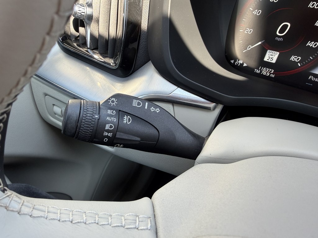 2018 Volvo XC60 Image 38