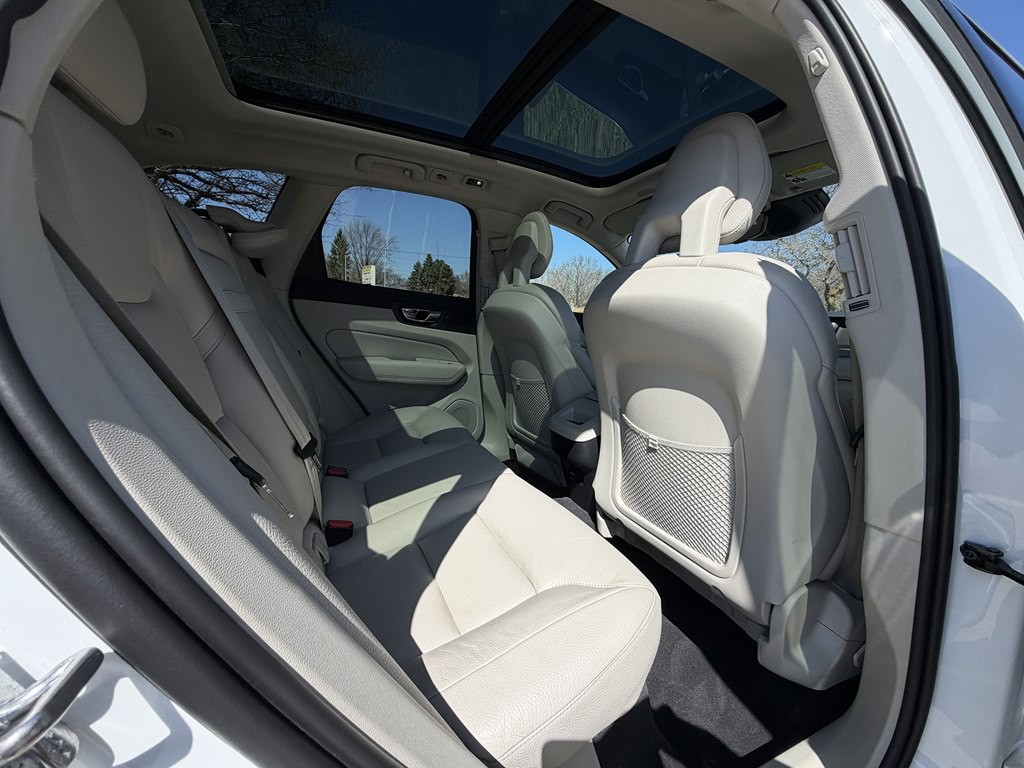 2018 Volvo XC60 Image 40