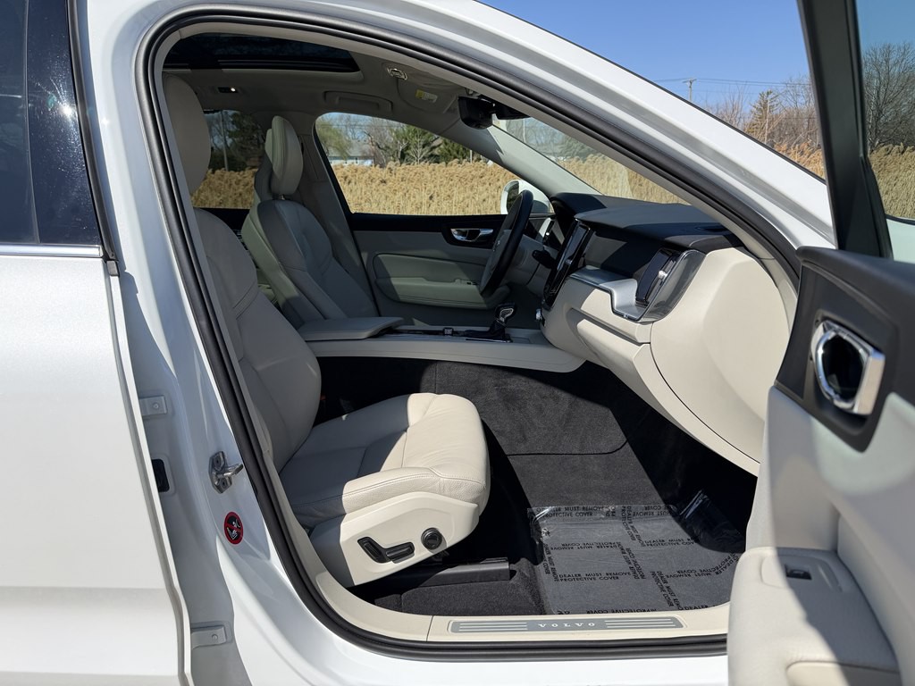 2018 Volvo XC60 Image 42