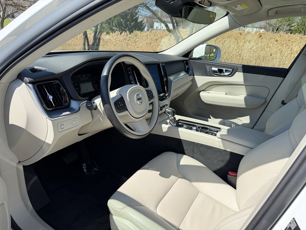 2018 Volvo XC60 Image 48