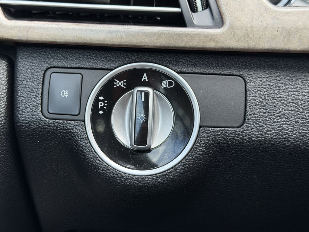 2011 Mercedes-Benz E-Class Image 37