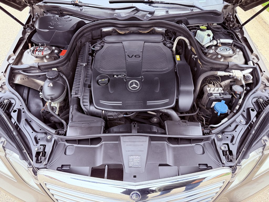 2012 Mercedes-Benz E-Class Image 18