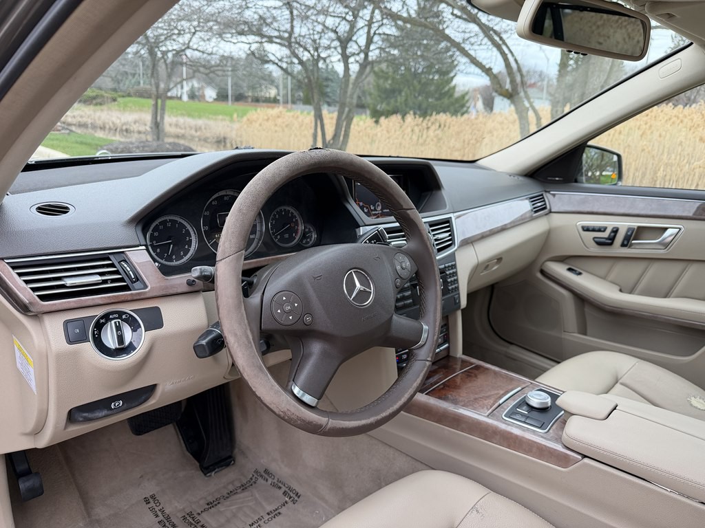 2012 Mercedes-Benz E-Class Image 26