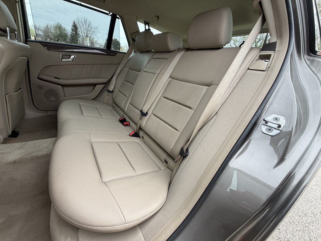 2012 Mercedes-Benz E-Class Image 30