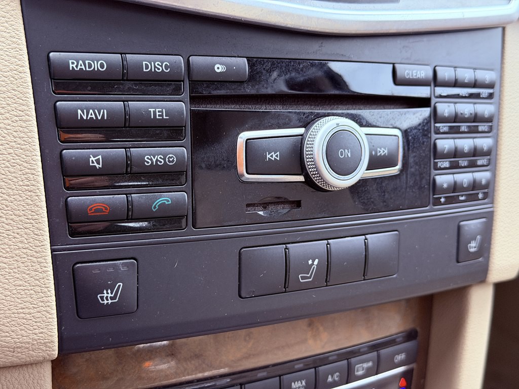 2012 Mercedes-Benz E-Class Image 35