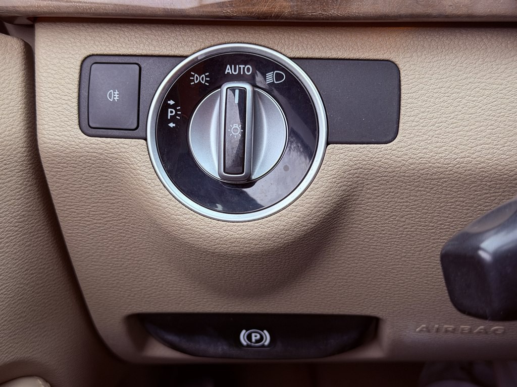 2012 Mercedes-Benz E-Class Image 43